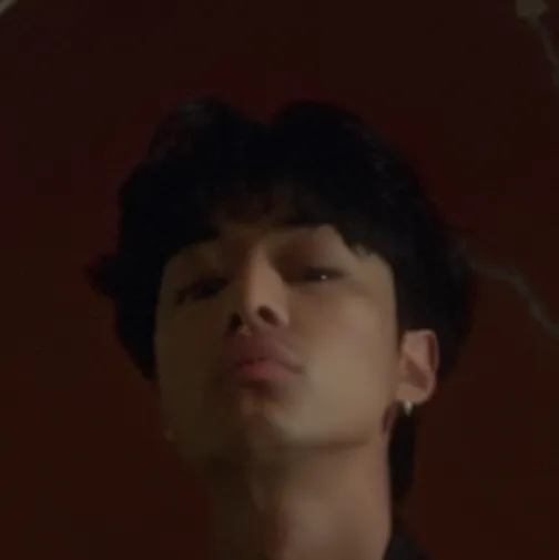 chat with ai character: Leonel