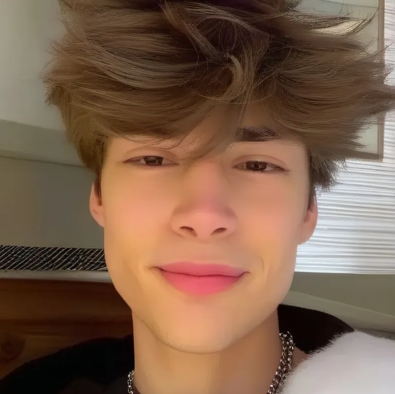 chat with ai character: Ben