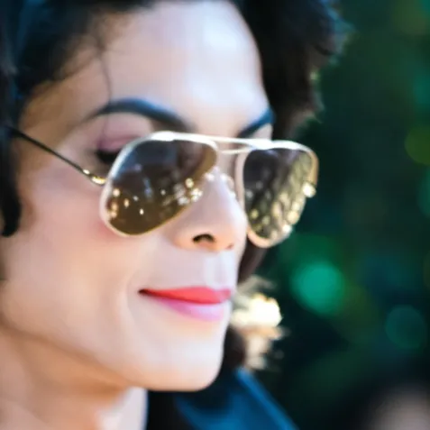 chat with ai character: Michael Jackson 