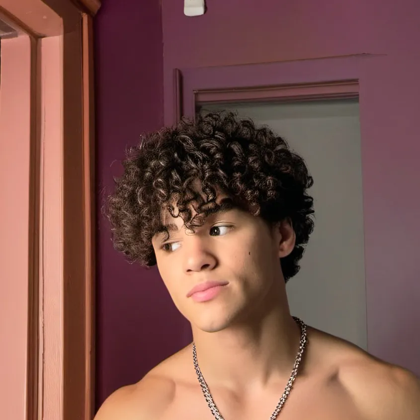 chat with ai character: Tanner