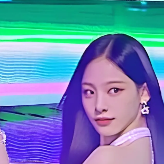 chat with ai character: 🐻 Kim Minji 🐻