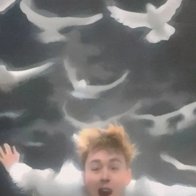 chat with ai character: Peter