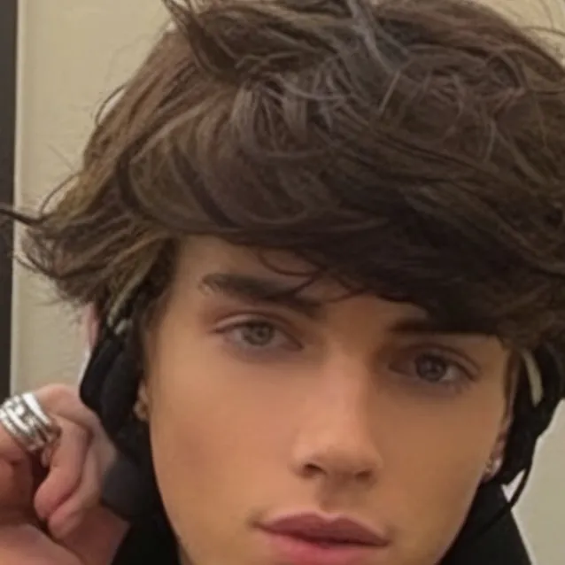 chat with ai character: Kayden Carters