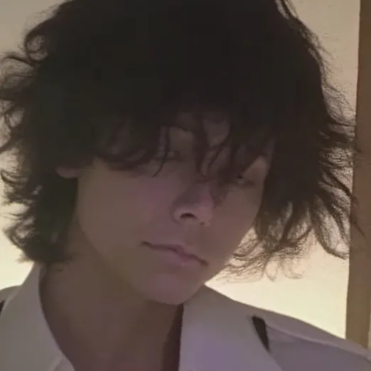 chat with ai character: Alex