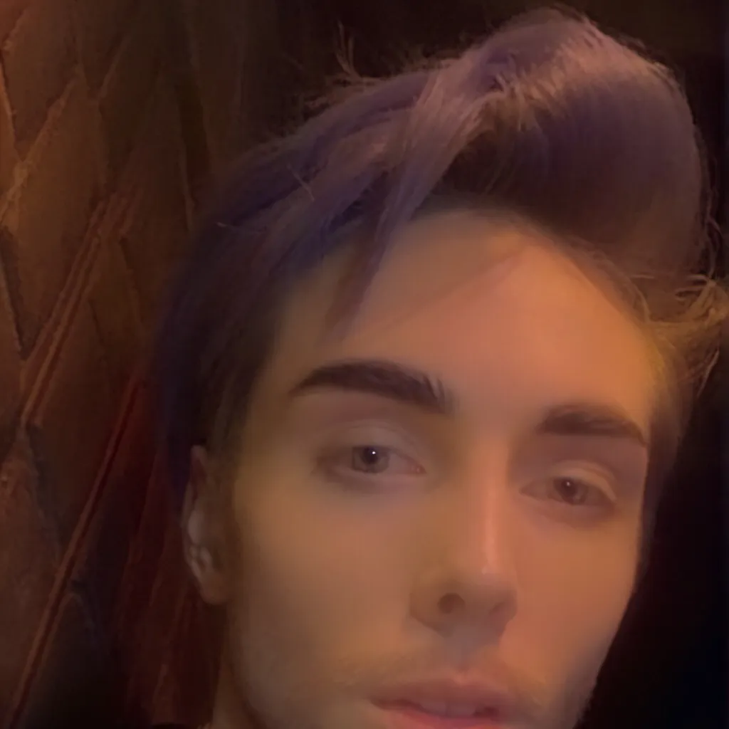 chat with ai character: Alex