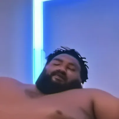 chat with ai character: y_chubs2funny