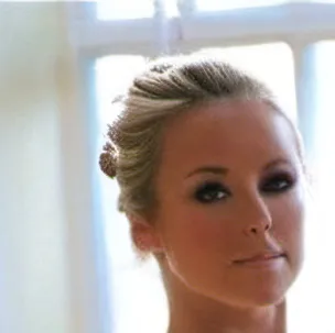 chat with ai character: Elle