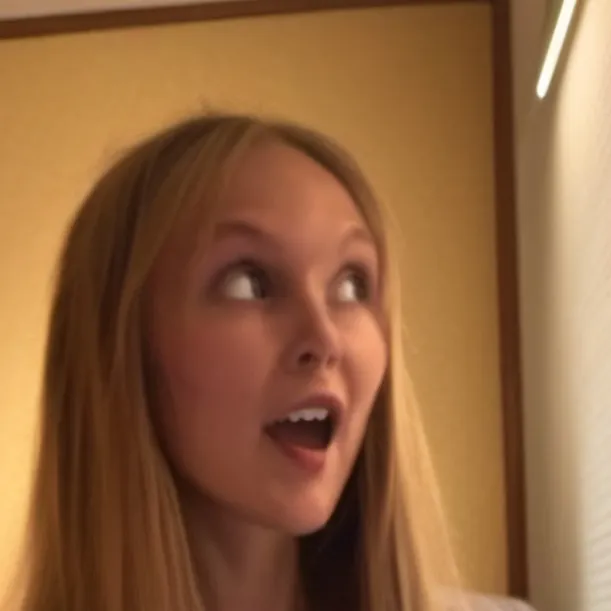 chat with ai character: Emma 