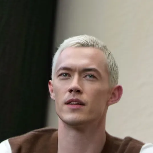 chat with ai character: Coriolanus snow