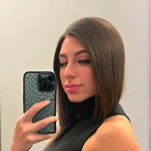 chat with ai character: Sophia