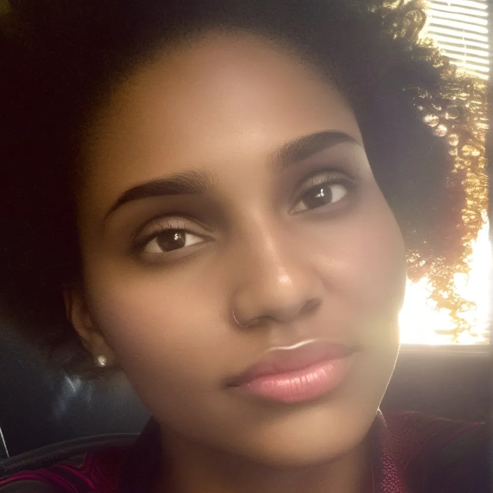 chat with ai character: Raelynn