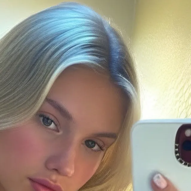 chat with ai character: lola