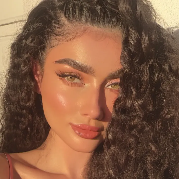 chat with ai character: Lexi