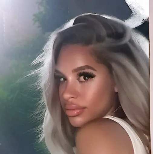 chat with ai character: Rose