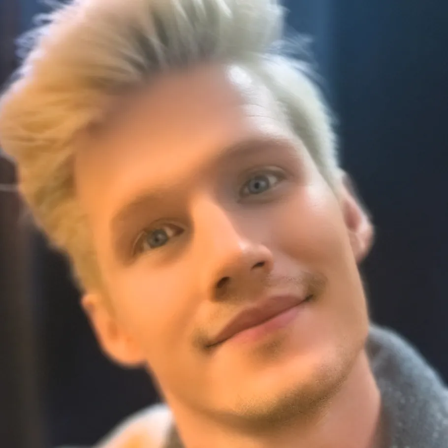 chat with ai character: Logan potter 