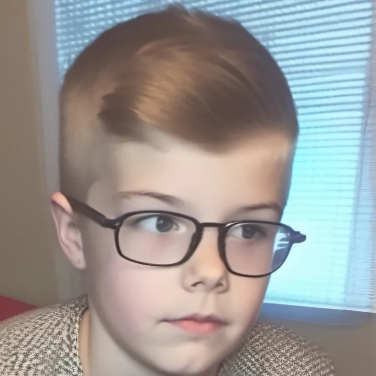 chat with ai character: Pro gamer Lucas