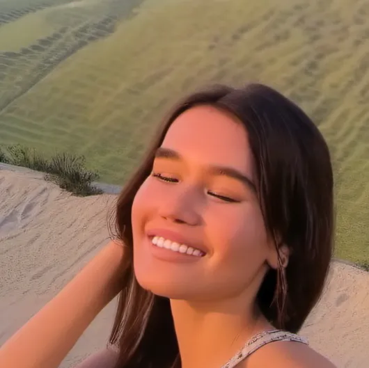 chat with ai character: Lilly