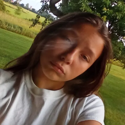 creator Em_boy friend Zeé's avatar