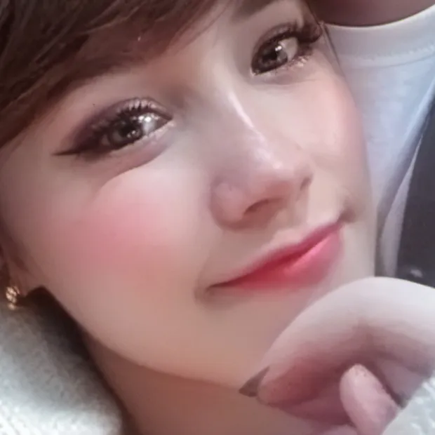 chat with ai character: girlfriend 