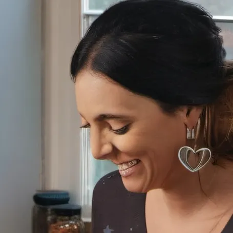 chat with ai character: Linda 