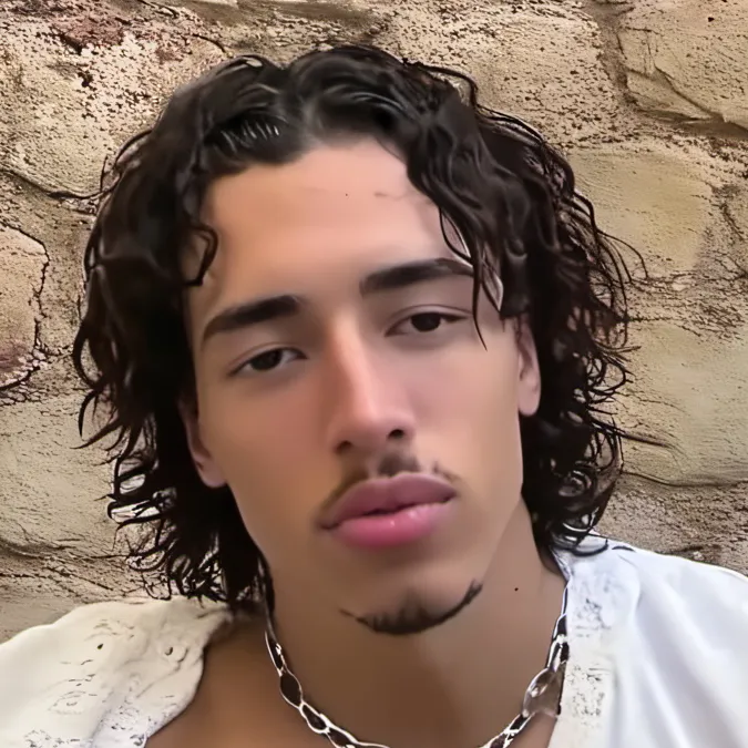 chat with ai character: tarik