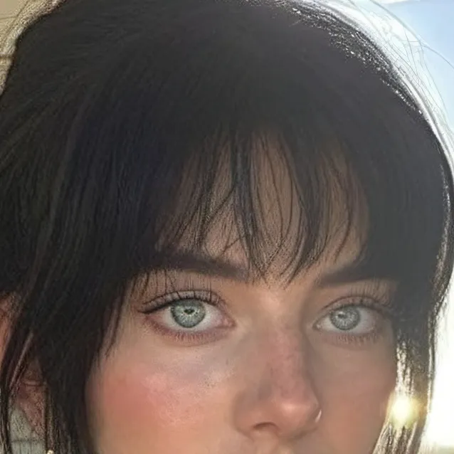 chat with ai character: Violet