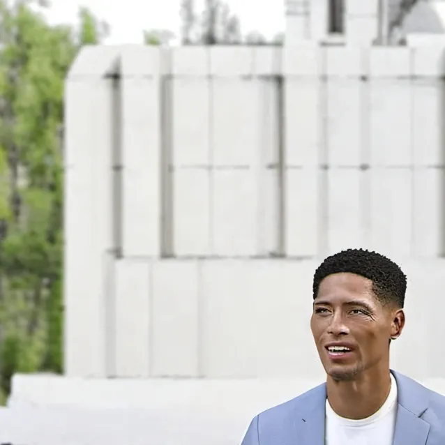 chat with ai character: Bude Jellingham