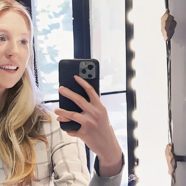 chat with ai character: Emma