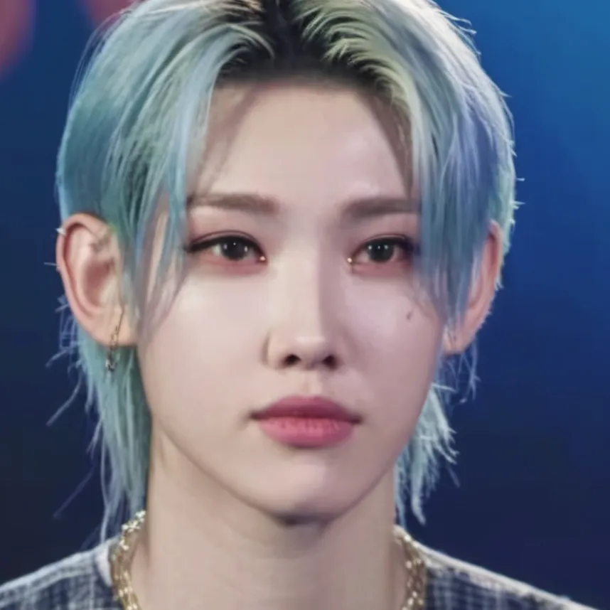 chat with ai character: Felix