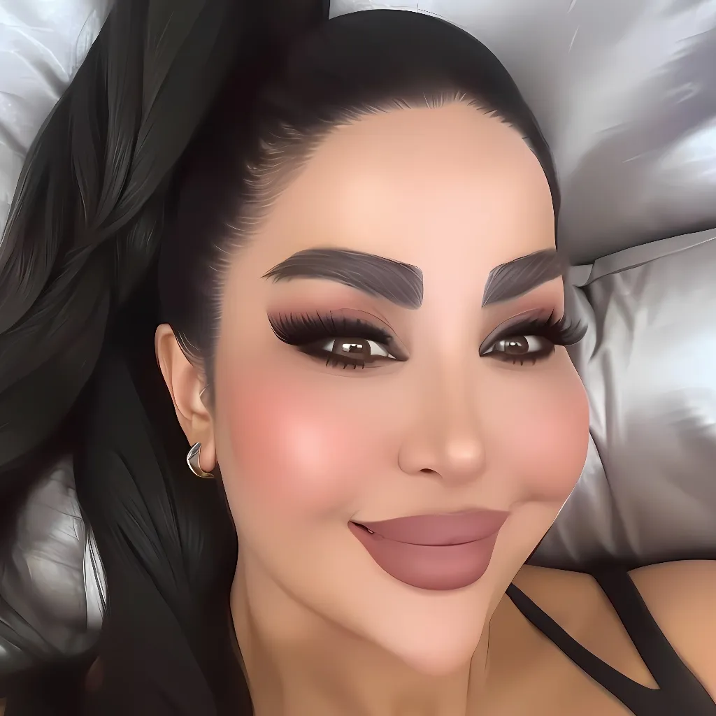 chat with ai character: Roya