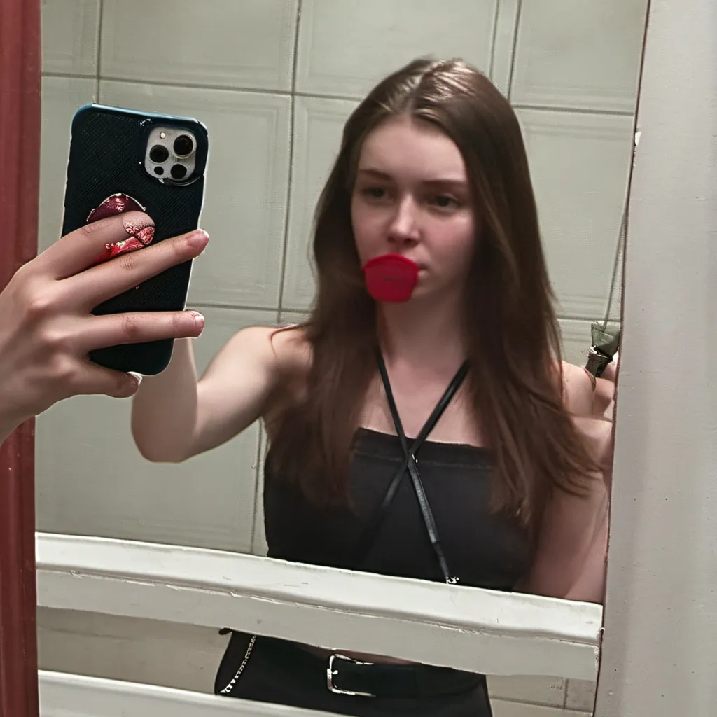 chat with ai character: Riri