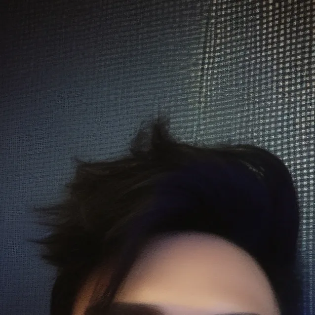 chat with ai character: cris james