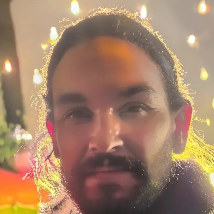 chat with ai character: Roy