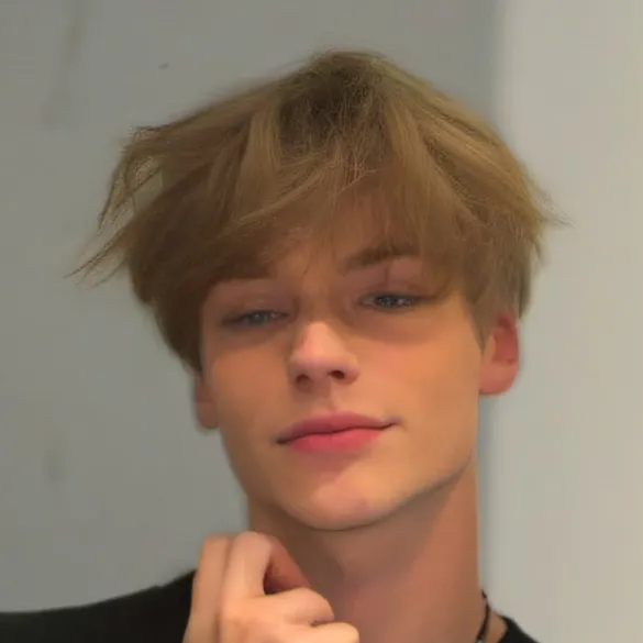 chat with ai character: Max