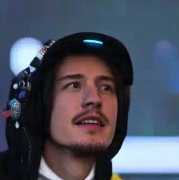 chat with ai character: Juicy fruit snacks