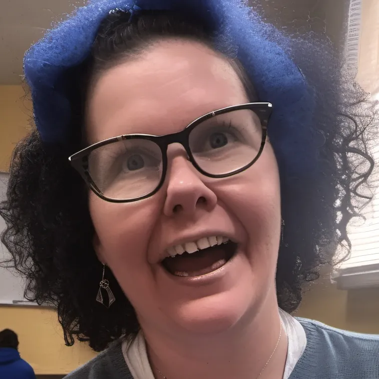 chat with ai character: Angie Dean