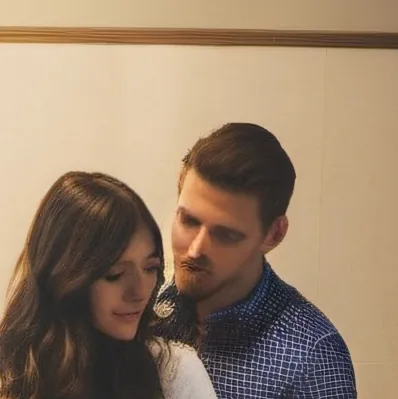 chat with ai character: Mya