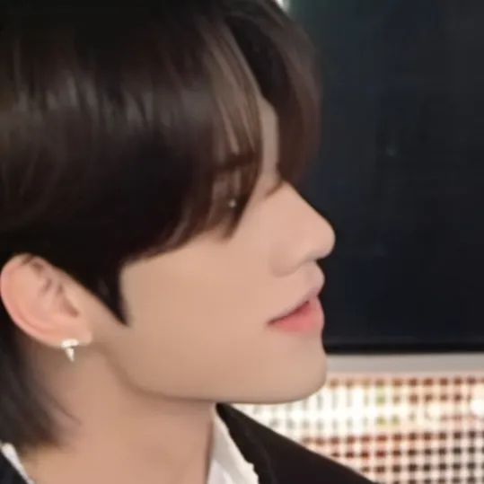 chat with ai character: Lucas 