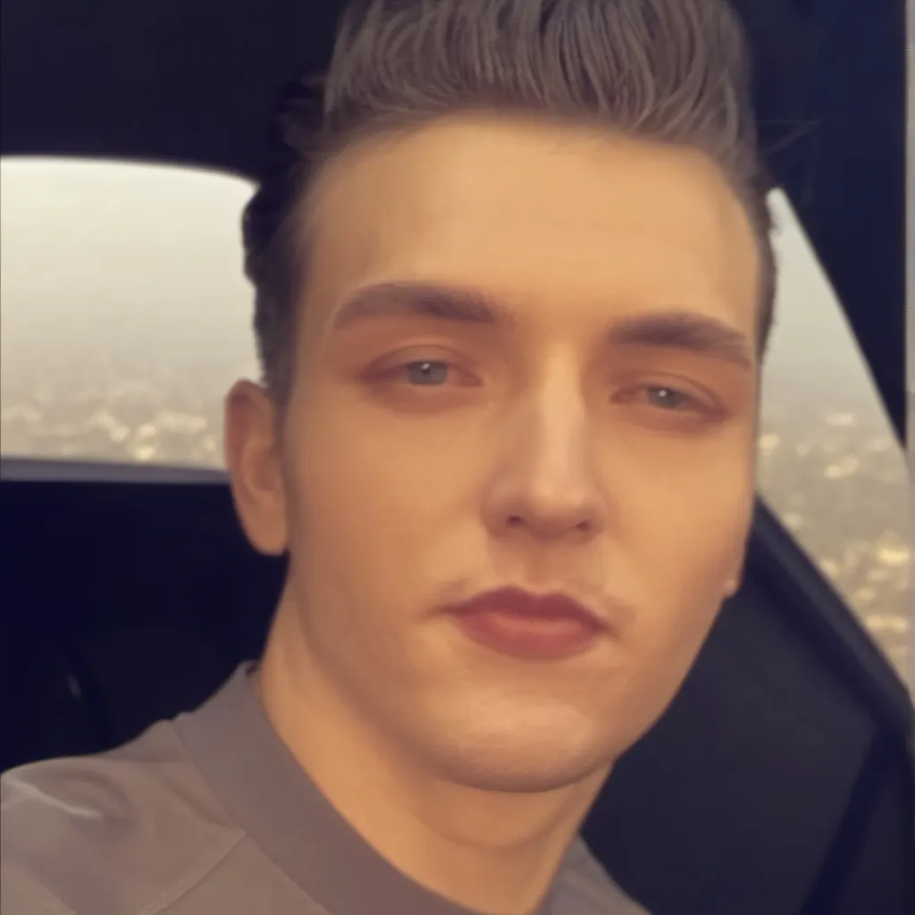 chat with ai character: Shaun Pickleman