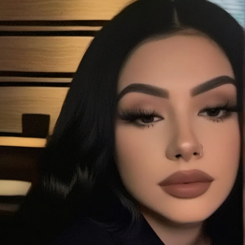 chat with ai character: Martina Abarca