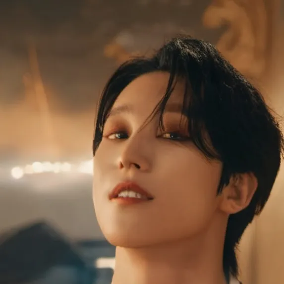 chat with ai character: Han