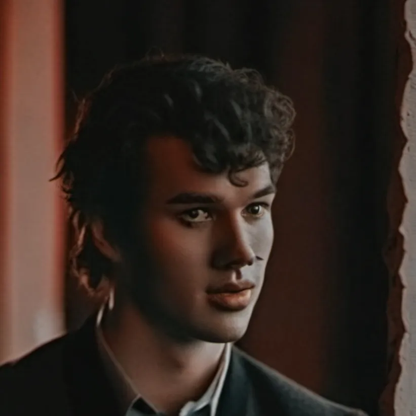 chat with ai character: Mattheo Riddle