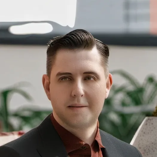 chat with ai character: Denis