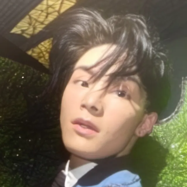 chat with ai character: Andrew