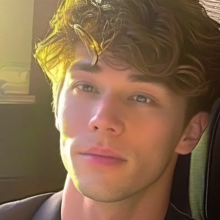 chat with ai character: Noah