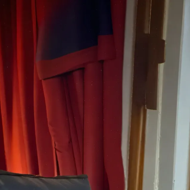 chat with ai character: Goldie 