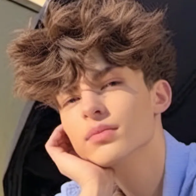 chat with ai character: Conner Grey