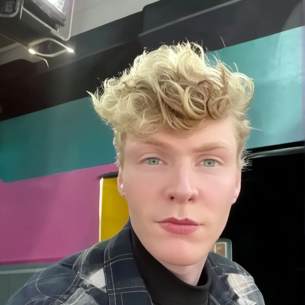 chat with ai character: lucas