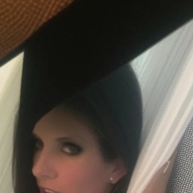 chat with ai character: Tessa