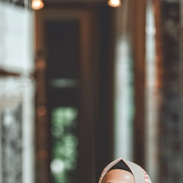 chat with ai character: mia